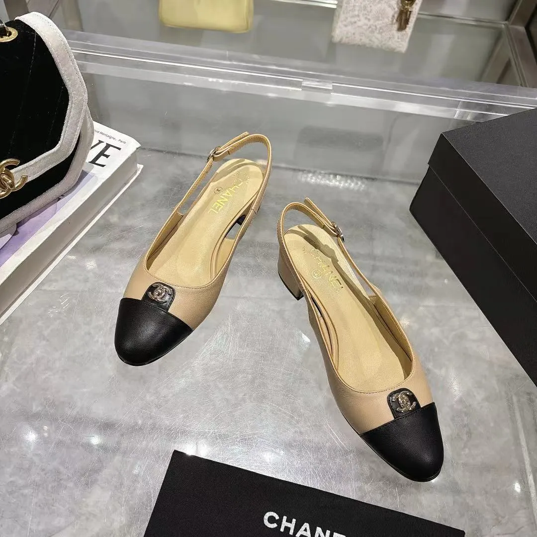 👟👟Ex-factory price 540👟👟 𝐂𝐇𝐀𝐍𝐄𝐋★Xiaoxiang New spring and summer counter new sandals, comfortable and low-heeled, a must-have for work and shopping💋 Show unique dressing style, too beautiful to say, a must-have in summer... Upper: imported sheepskin/Lining: mixed sheepskin Heel height: 3.5cm Outsole: Italian genuine leather outsole Shoe size: 35-39 (40, 41 and 42 are customized and cannot be returned or exchanged)